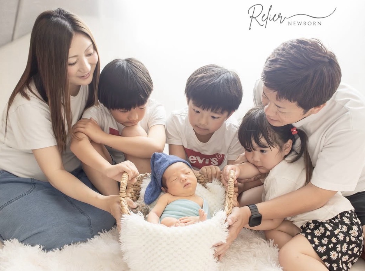 自宅で撮影した家族写真とニューボーンフォト
